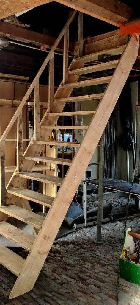 Trap rechte steektrap molenaarstrap 270cm hoog leuning hout, Ophalen, Nieuw, Trap, 2 tot 4 meter