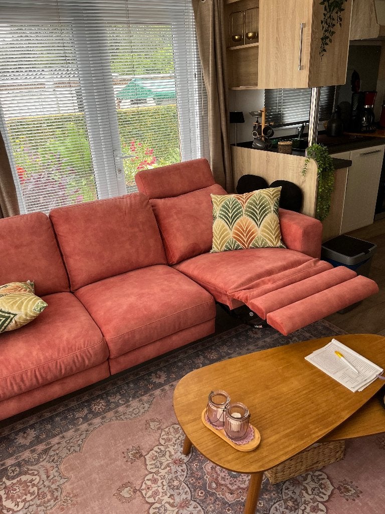 Comfortabele roze bank met relaxfunctie, Ophalen, Driepersoons, 75 tot 100 cm, Zo goed als nieuw
