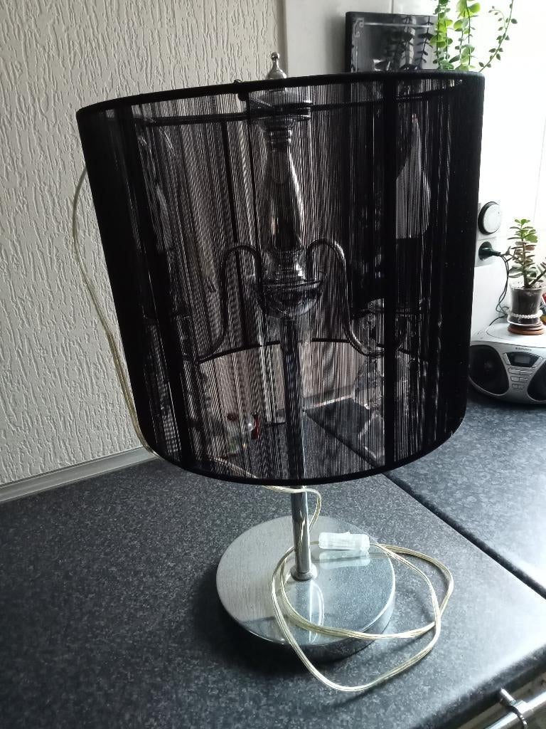 prachtige tafellamp met kristallen en zwarte kap, Ophalen of Verzenden, Zo goed als nieuw, Minder dan 50 cm