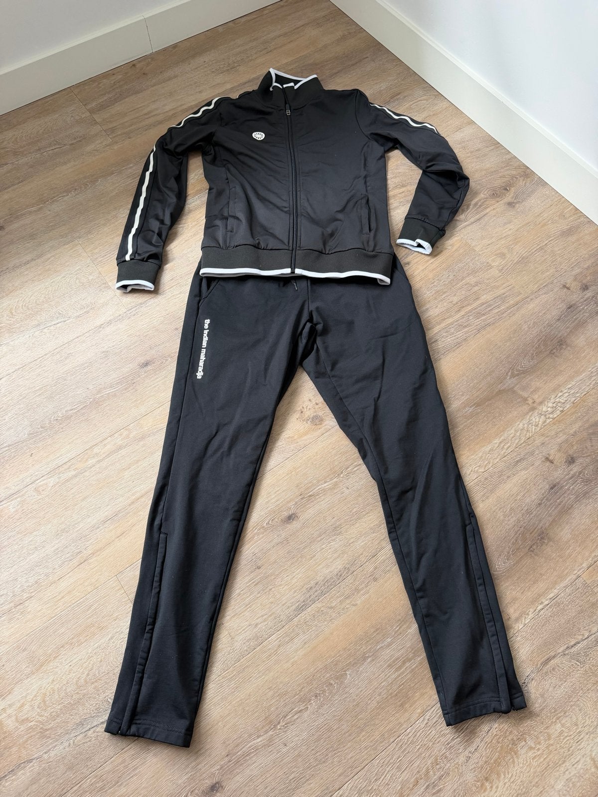 Dames The Indian Maharadja trainingspak - zwart/wit, Kleding | Dames, Sportkleding, Zwart, Overige typen, Ophalen of Verzenden