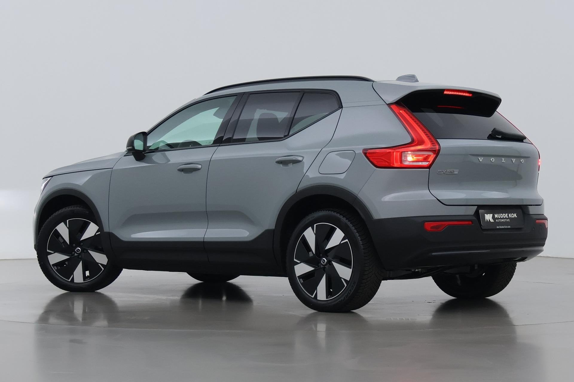 Volvo EX40 Single Motor Extended Range Plus | 82 kWh | Harma, Auto's, Automaat, Gebruikt, 252 pk, Leder en Stof