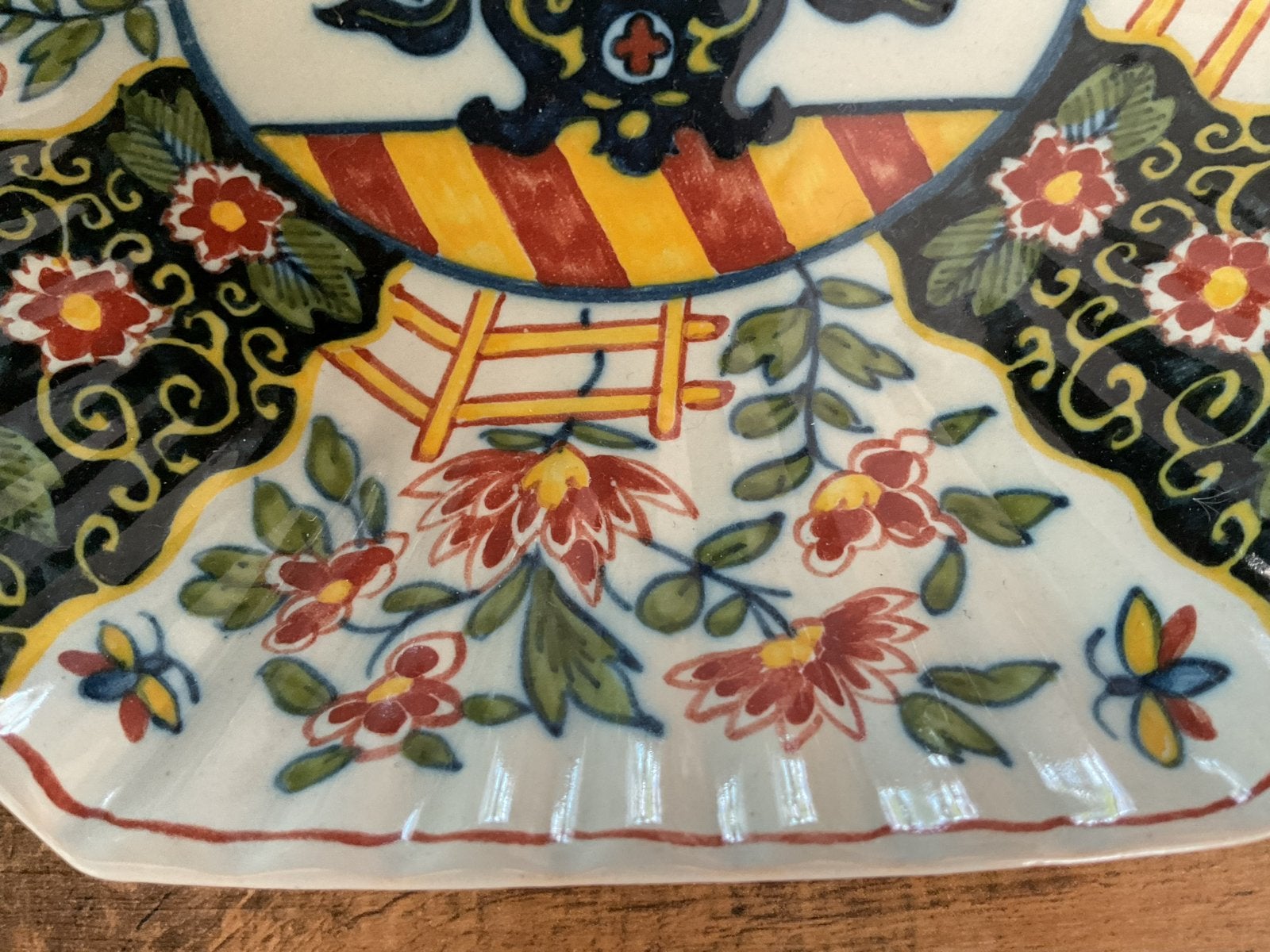 Makkum wandbord met bloemendecor, 25 cm doorsnee, Ophalen of Verzenden