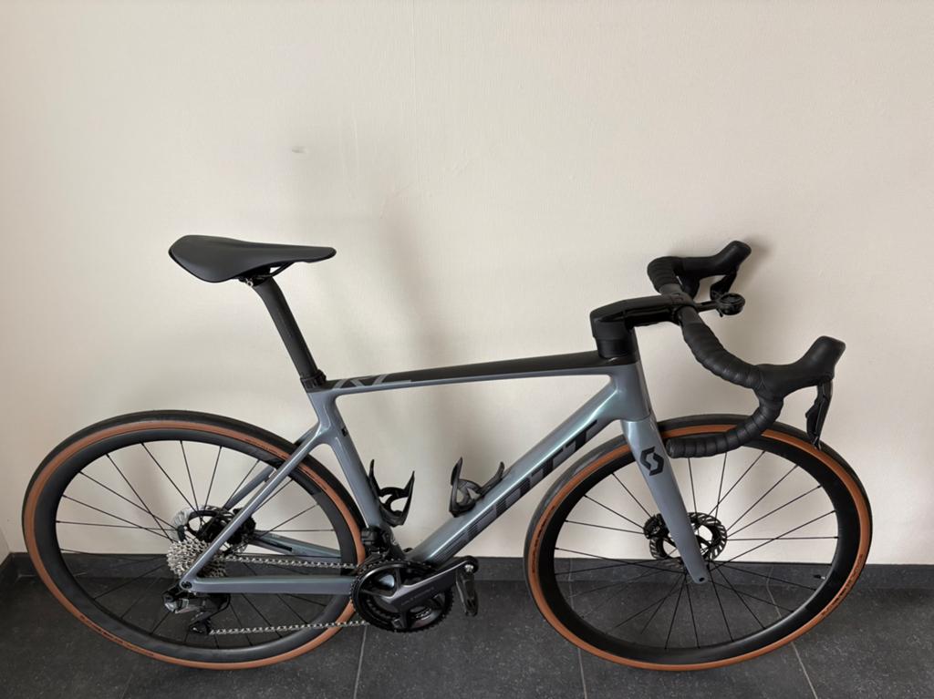 Scott Addict RC15 2023 M/54 – showroomstaat, Fietsen en Brommers, Fietsen | Racefietsen, 28 inch, Carbon, Heren, Zo goed als nieuw