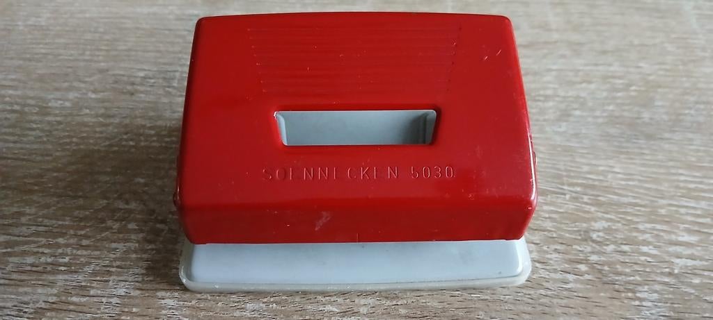 Vintage rode perforator soennecken 5030 bureau accessoires, Ophalen of Verzenden, Gebruikt