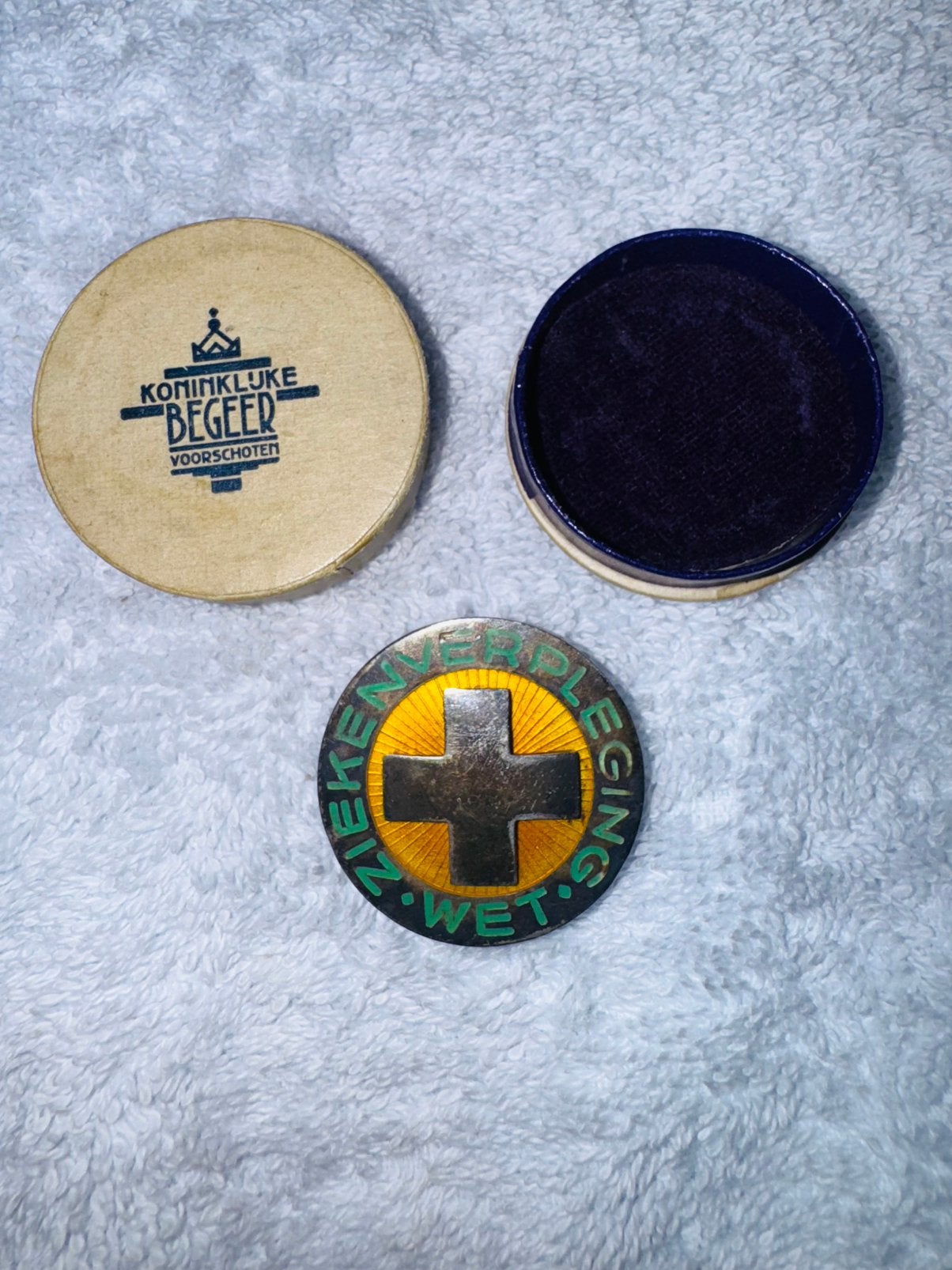 Zilveren broche insigne ziekenverpleging, Ophalen of Verzenden, A, A, A