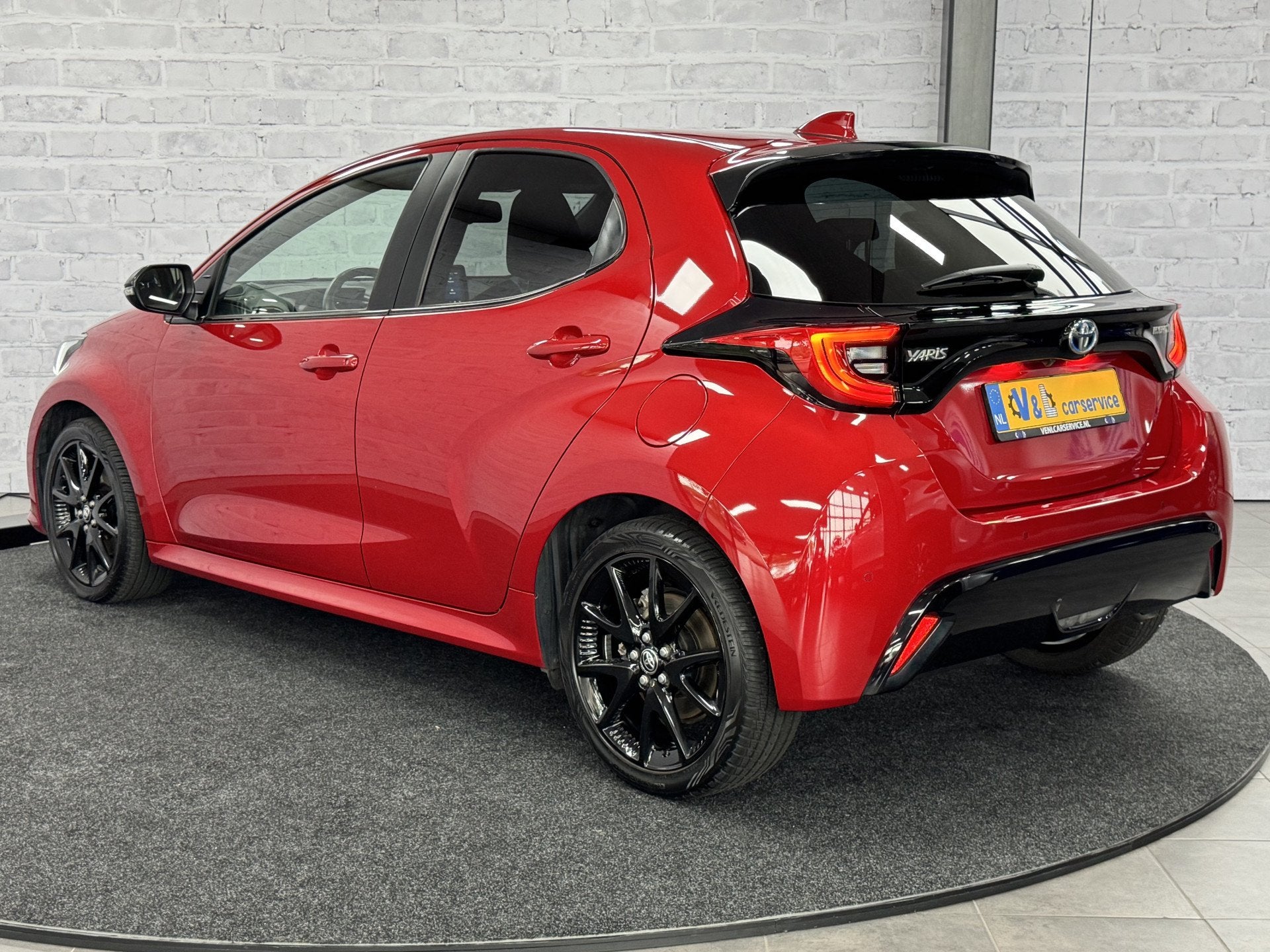 Toyota Yaris 1.5 Hybrid Executive HUD Keyless JBL Camera ACC, Auto's, 450 kg, Gebruikt, Zwart, 23 km/l
