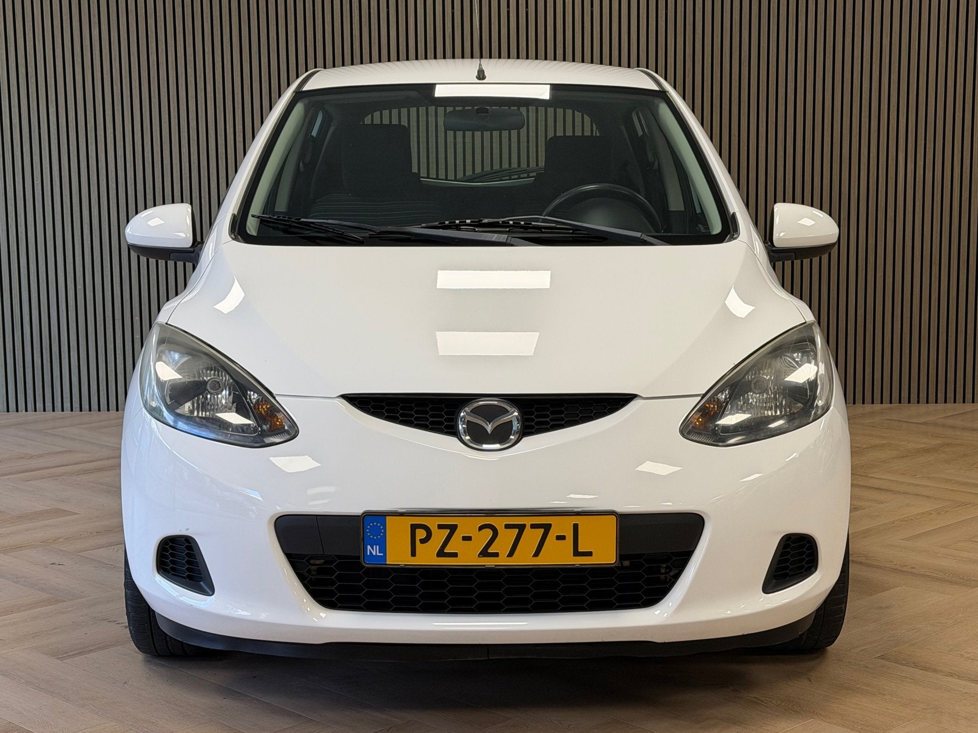 Mazda 2 AUTOMAAT PARKEERSENSOREN ACHTER AIRCO, Auto's, Stof, Gebruikt, Met garantie (alle), Wit