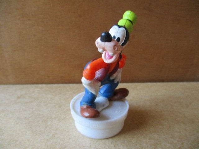 adv9750 goofy op dekseltje 2, Verzamelen, Disney, Ophalen, Goofy of Pluto, Gebruikt, Beeldje of Figuurtje