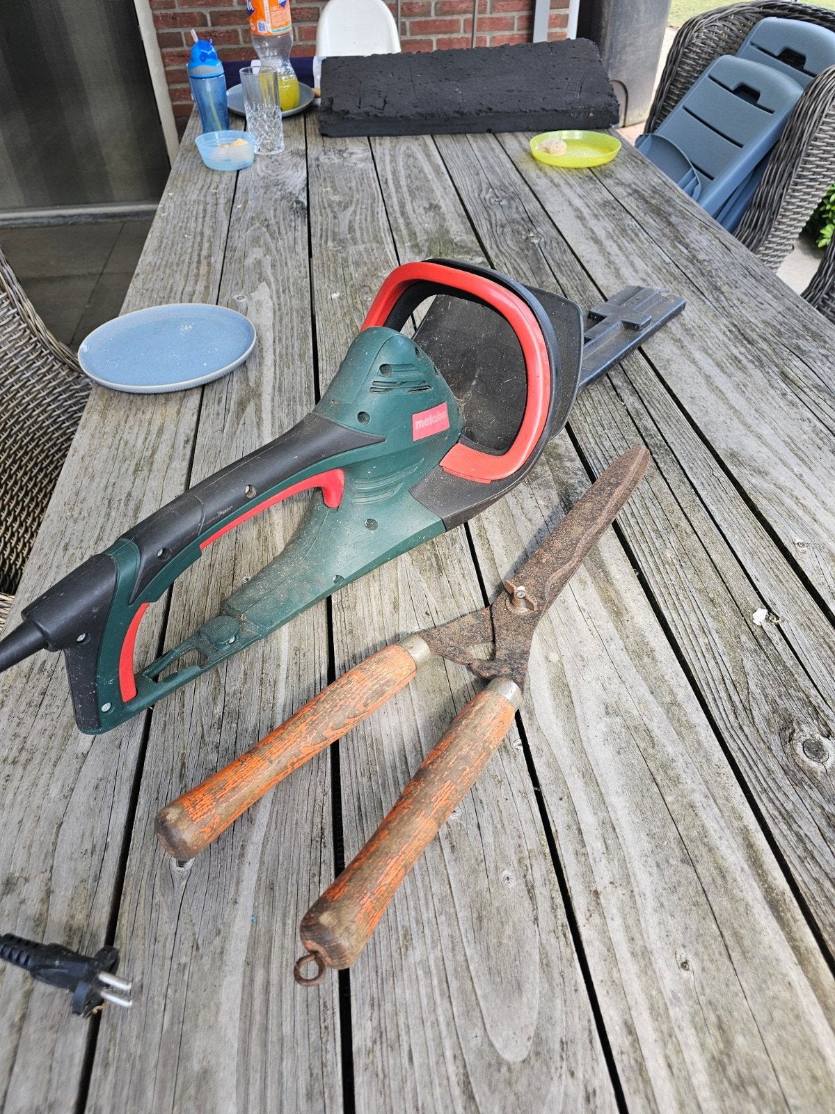 Metabo heggeschaar en hand snoei schaar, Tuin en Terras, Heggenscharen, Ophalen of Verzenden, Gebruikt, Elektrisch