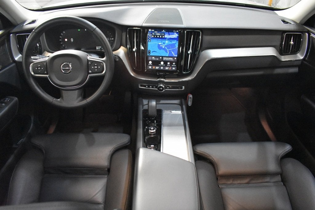 Volvo XC60 T6 350PK AWD Core Bright | Leder | Schuifdak | Ha, Automaat, 4 cilinders, 138 €/maand, 24 maanden