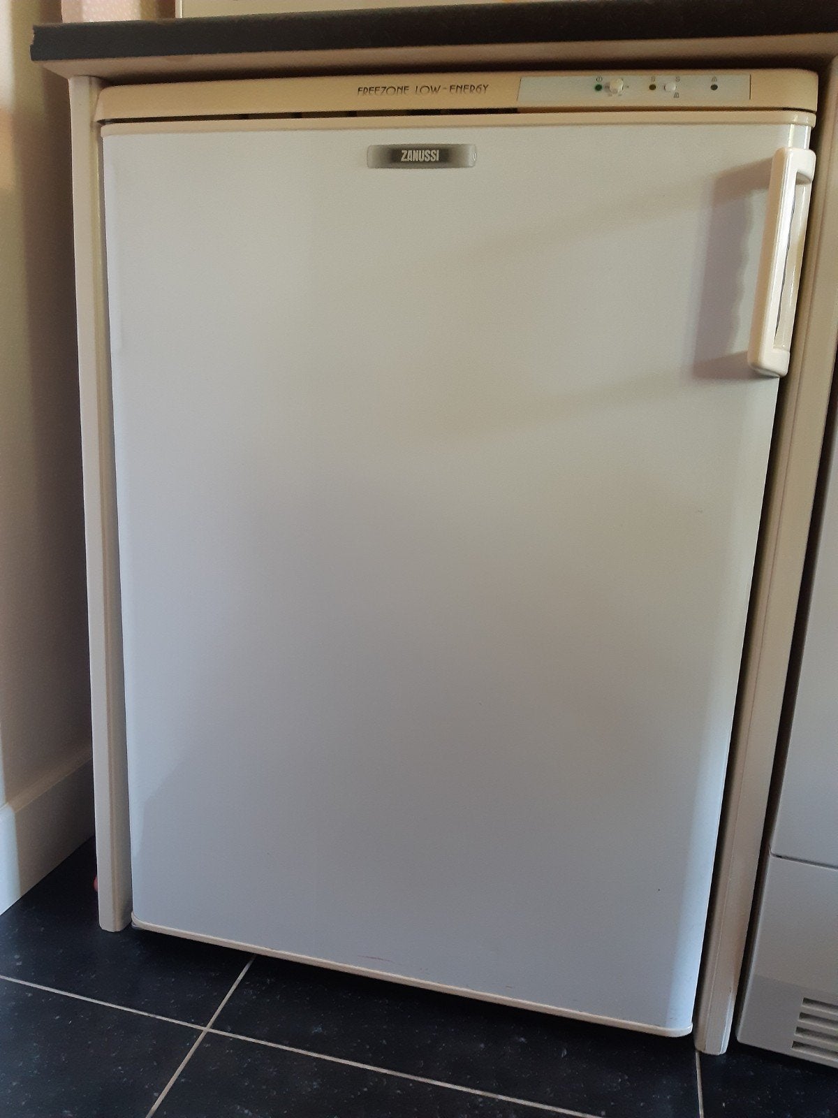 Zanussi tafelmodel vriezer met 4 laden, werkt uitstekend!, Ophalen, Gebruikt, Minder dan 60 cm, Minder dan 85 cm