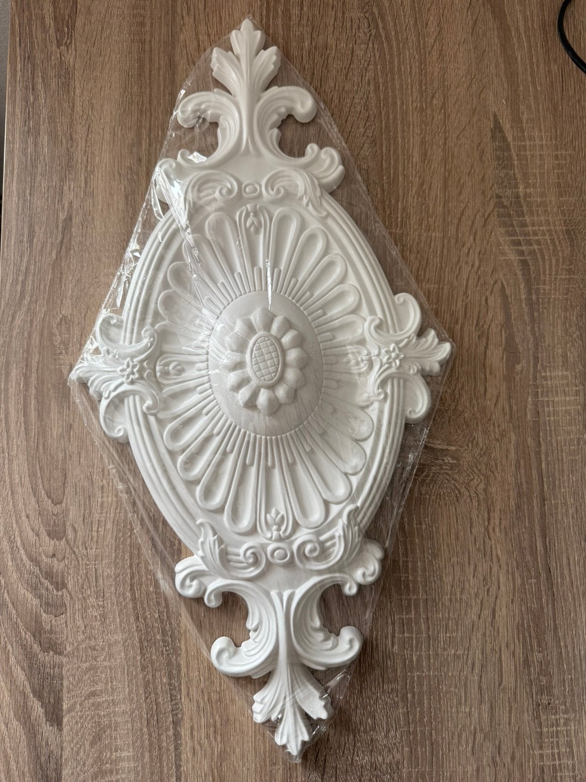 Grand Decor Plafondrozet R 114 (Ovaal 60 x 31,5 cm) - NIEUW, Vintage, Nieuw, Ophalen of Verzenden, Wit