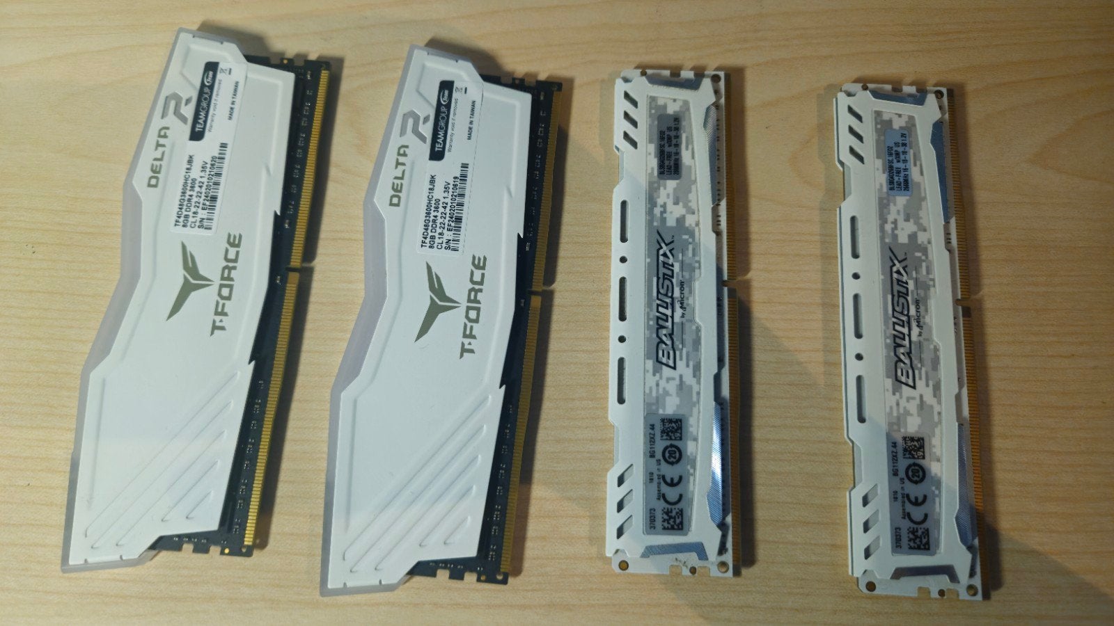 Ballistix en T-Force Delta 4 × 8GB DDR4 RAM, Computers en Software, 32 GB, DDR4, Ophalen of Verzenden, Zo goed als nieuw