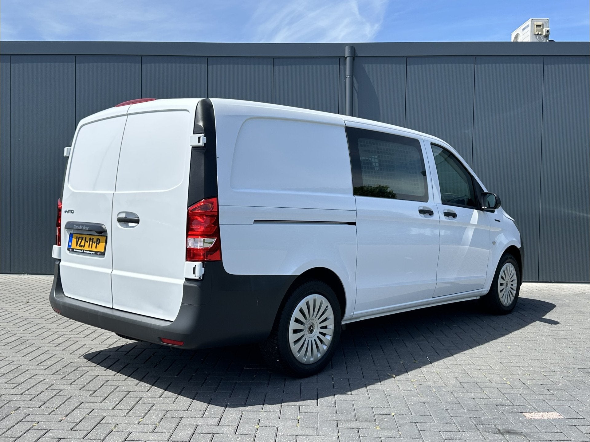 Mercedes-Benz eVito 66 kWh / FULL ELECTRIC / SOH 93% / L2H1, Gebruikt, 116 pk, Wit, 2231 kg