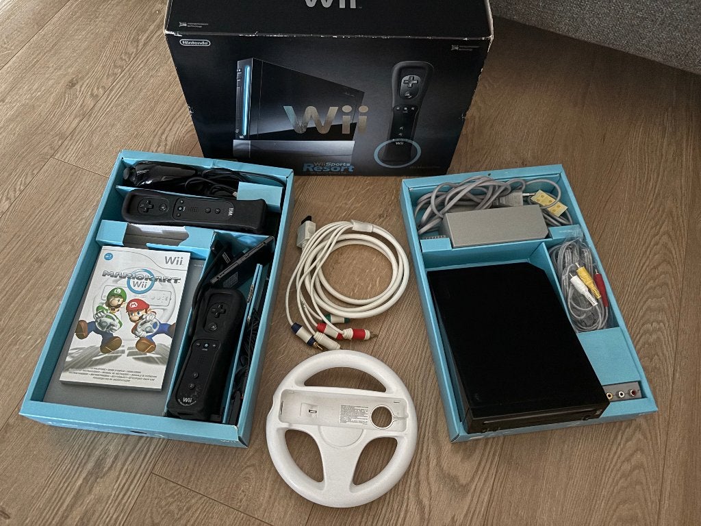 Nintendo Wii - Complete set in doos - Heel veel accesoires!, Ophalen of Verzenden, Zo goed als nieuw, Met 3 controllers of meer