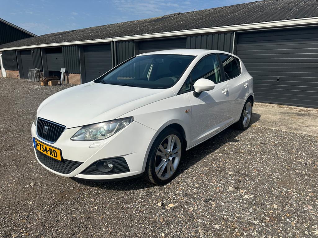 Seat Ibiza 1.2 TSI 77KW 2010 SPORT Wit 5 DEURS 1 JAAR APK, Auto's, Voorwielaandrijving, Stof, 40 €/maand, Zwart