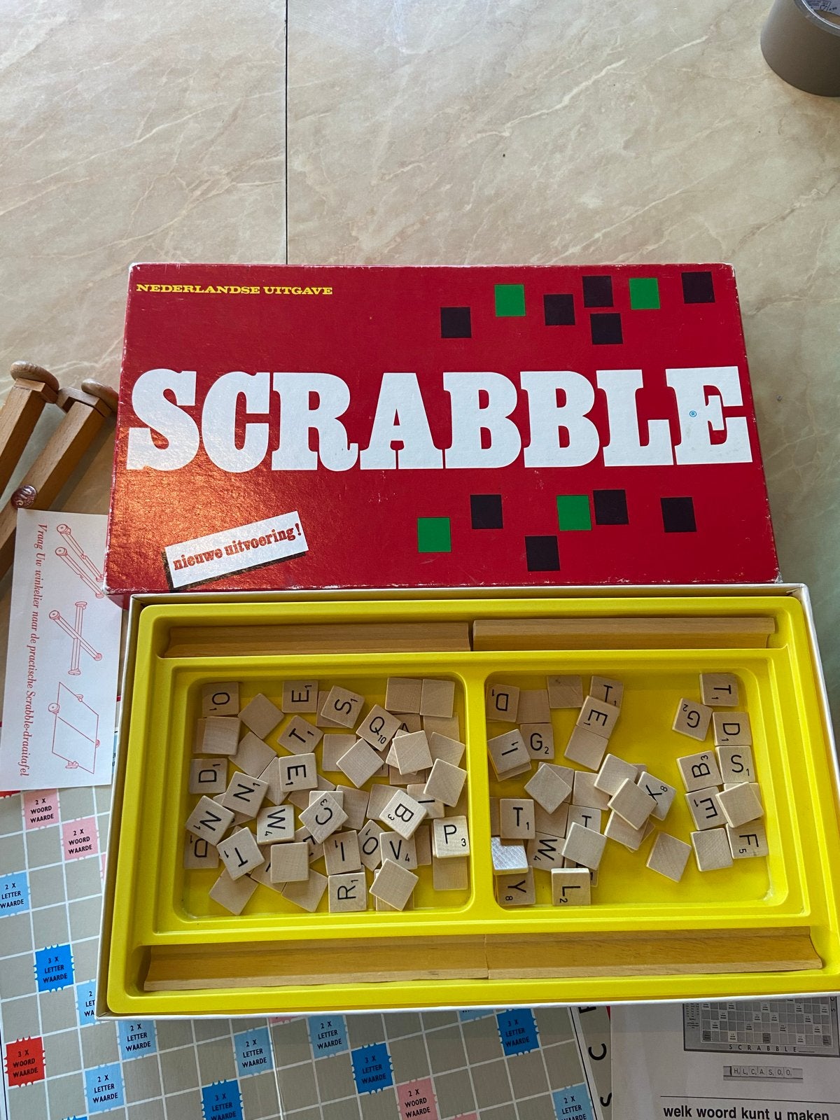 Scrabble hout met draaitafel, Drie of vier spelers, Ophalen of Verzenden, Gebruikt
