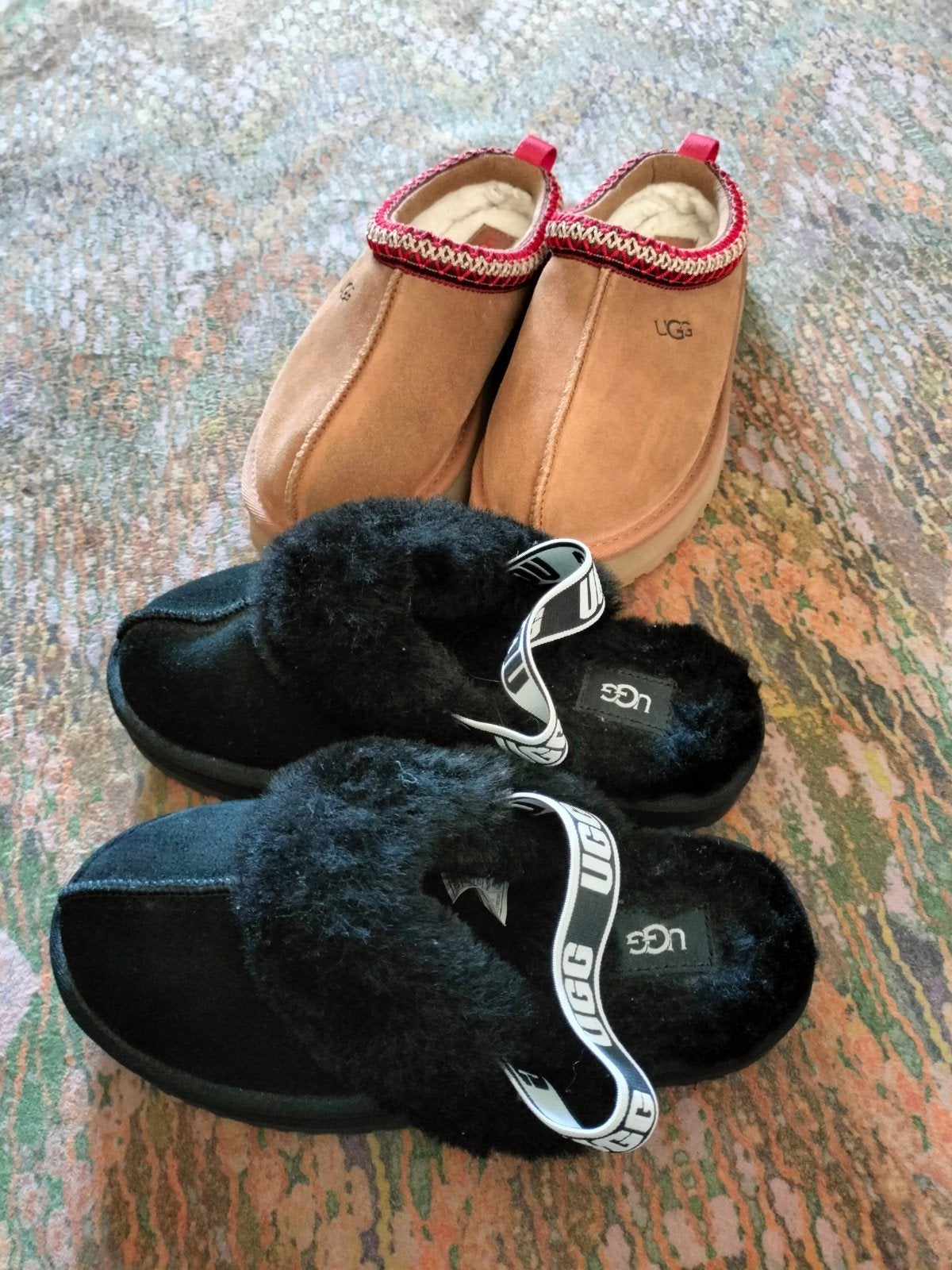 Zo goed als nieuwe UGG slippers, maat 35, Slippers, UGG, Zwart, Ophalen of Verzenden