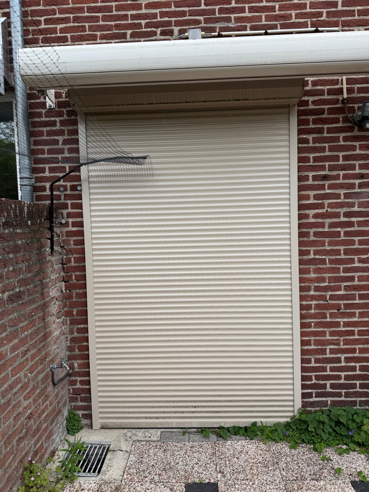Elektrisch rolluik, crèmekleurig, Doe-het-zelf en Verbouw, Rolluiken, Ophalen, Gebruikt, 200 cm of meer, 150 tot 200 cm