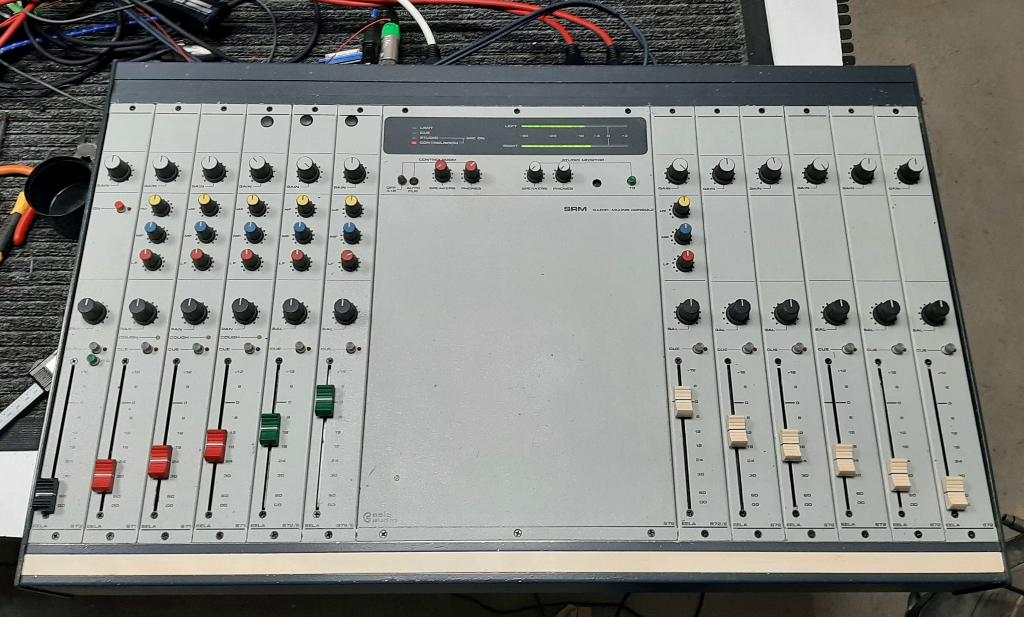 Eela audio SRM radio mengtafel geserviced!, Ophalen, Gebruikt, Audio