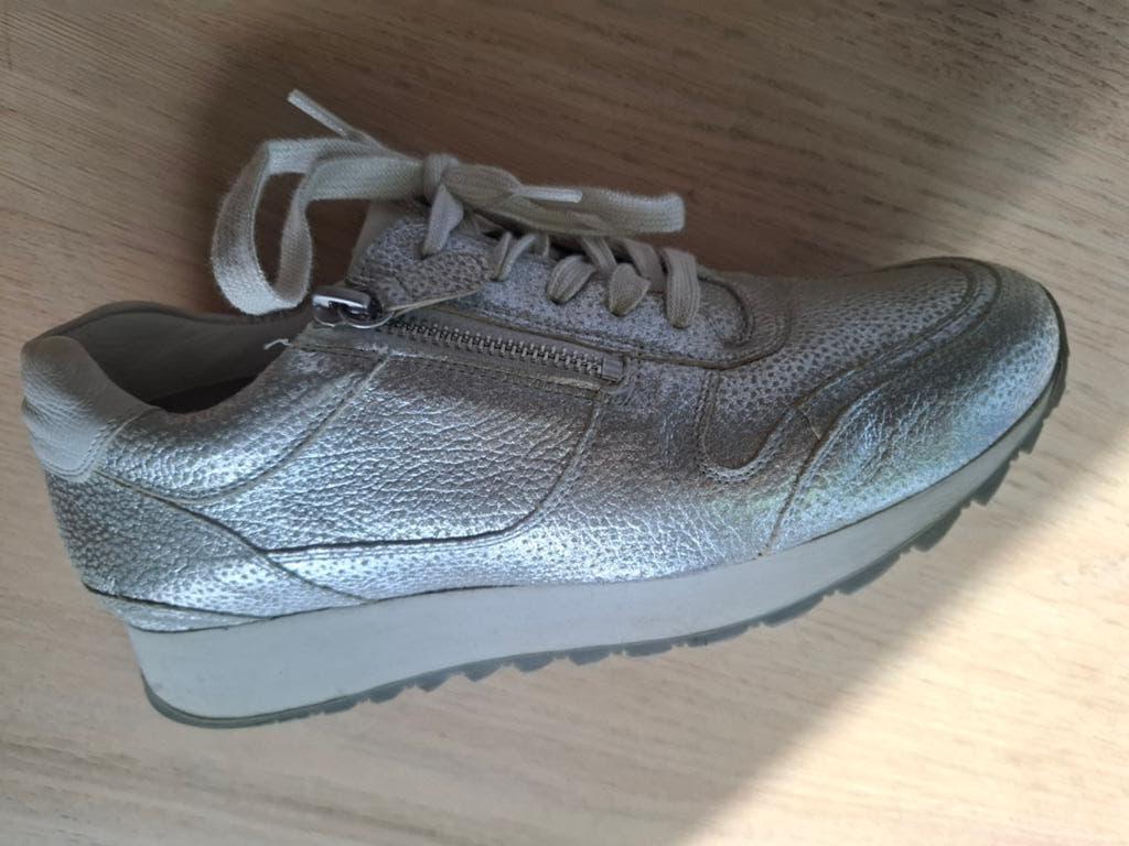 Bijna nieuwe leren HASSIA zilver sneakers, maat 39 wijdte K, Kleding | Dames, Schoenen, Hassia, Overige kleuren, Ophalen of Verzenden