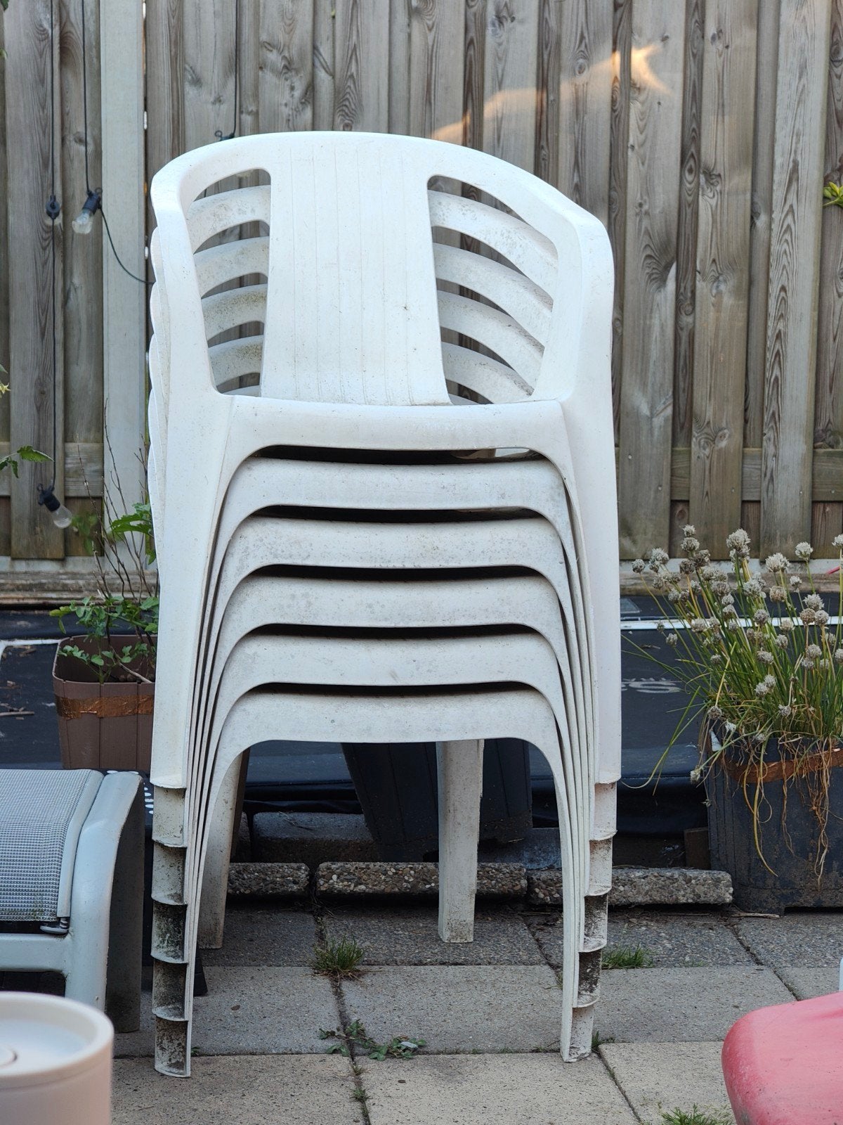 6 Witte Stapelbare Tuinstoelen - Gebruikt, Tuin en Terras, Ophalen, Gebruikt, Kunststof, Stapelbaar