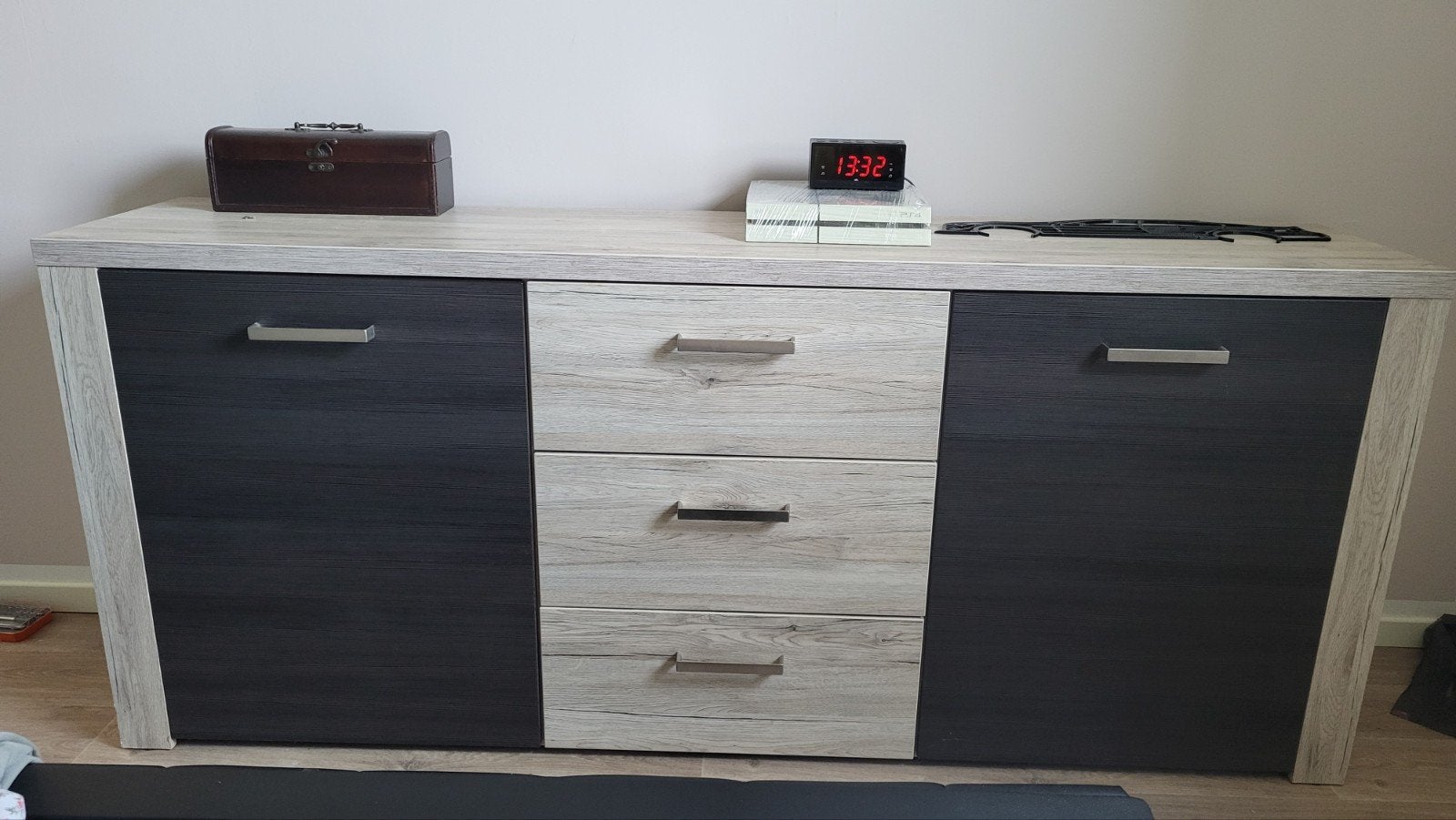 Stijlvol dressoir met lades en deuren - Zo goed als nieuw, Modern, Eigentijds, Met lade(s), 150 tot 200 cm, Ophalen of Verzenden