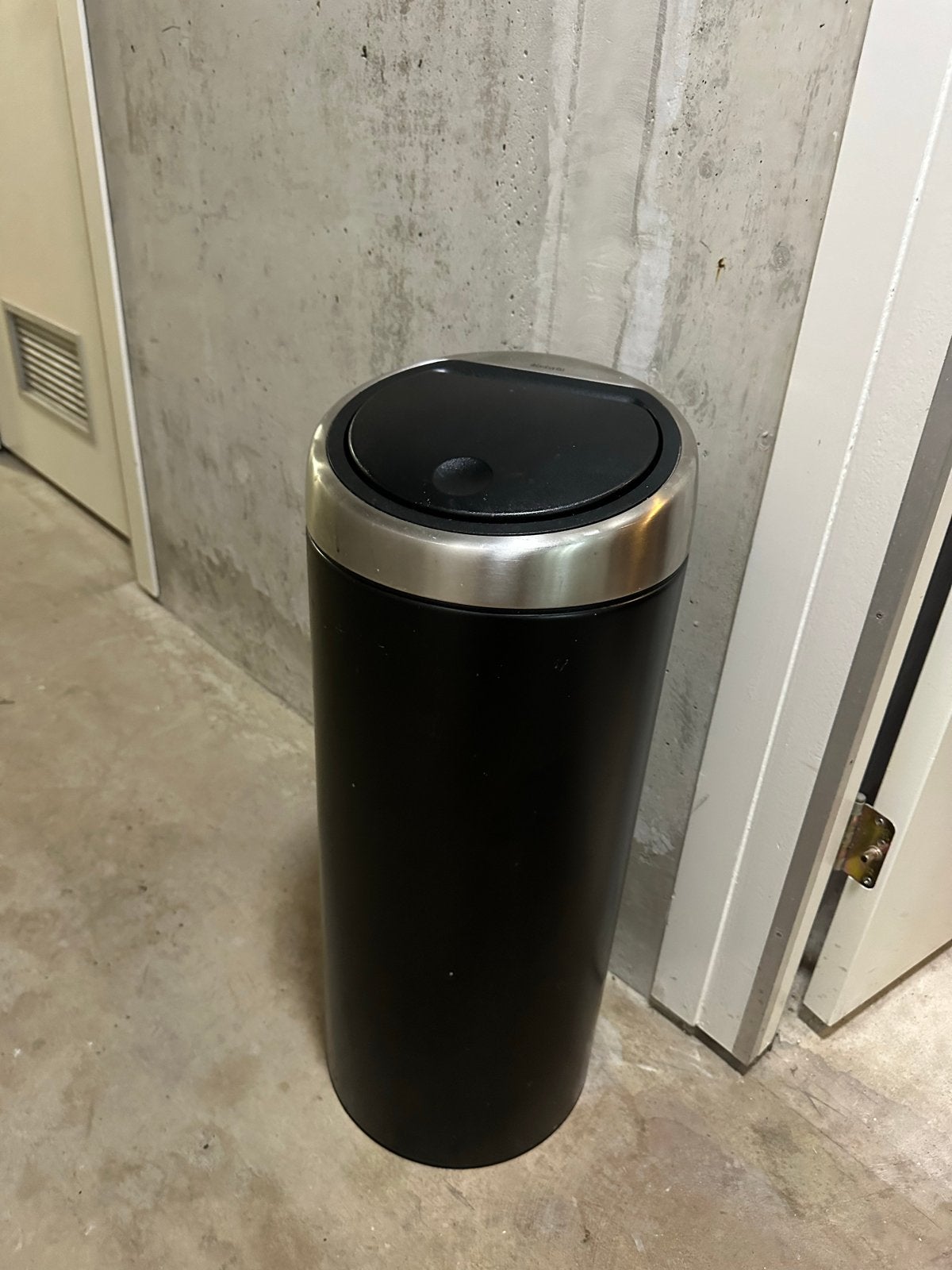 Brabantia prullenbak klein model, Huis en Inrichting, Woonaccessoires | Prullenbakken, Ophalen, 50 – 75, Gebruikt, Metaal