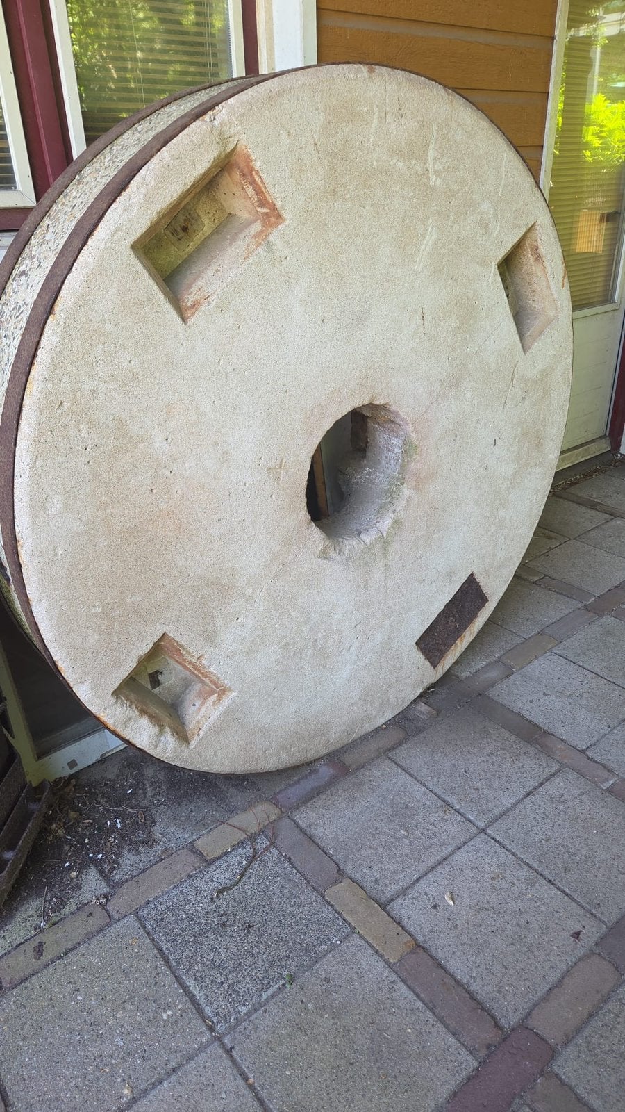 Monumentale Molensteen met metalen band 140 cm / 28 cm dik!, Tuin en Terras, Waterpartijen en Fonteinen, Ophalen, Zo goed als nieuw