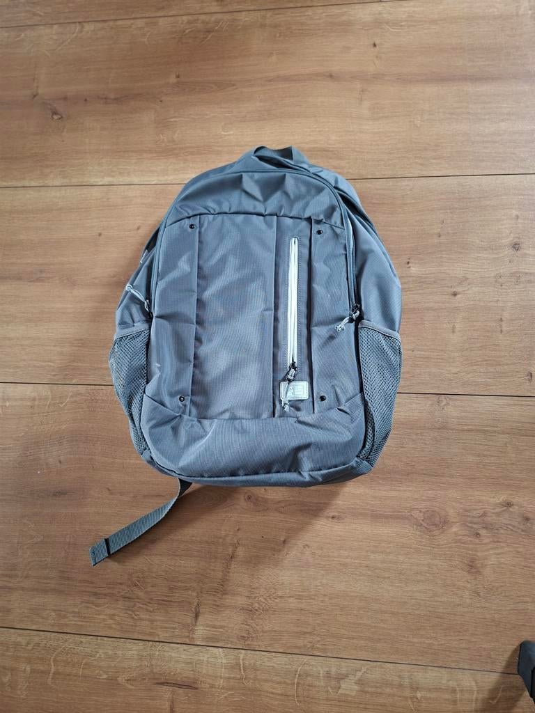 Lichtgrijze laptoptas, weinig gebruikt, Computers en Software, Laptoptassen, Grijs, 17 inch of meer, Ophalen of Verzenden, Case Logic