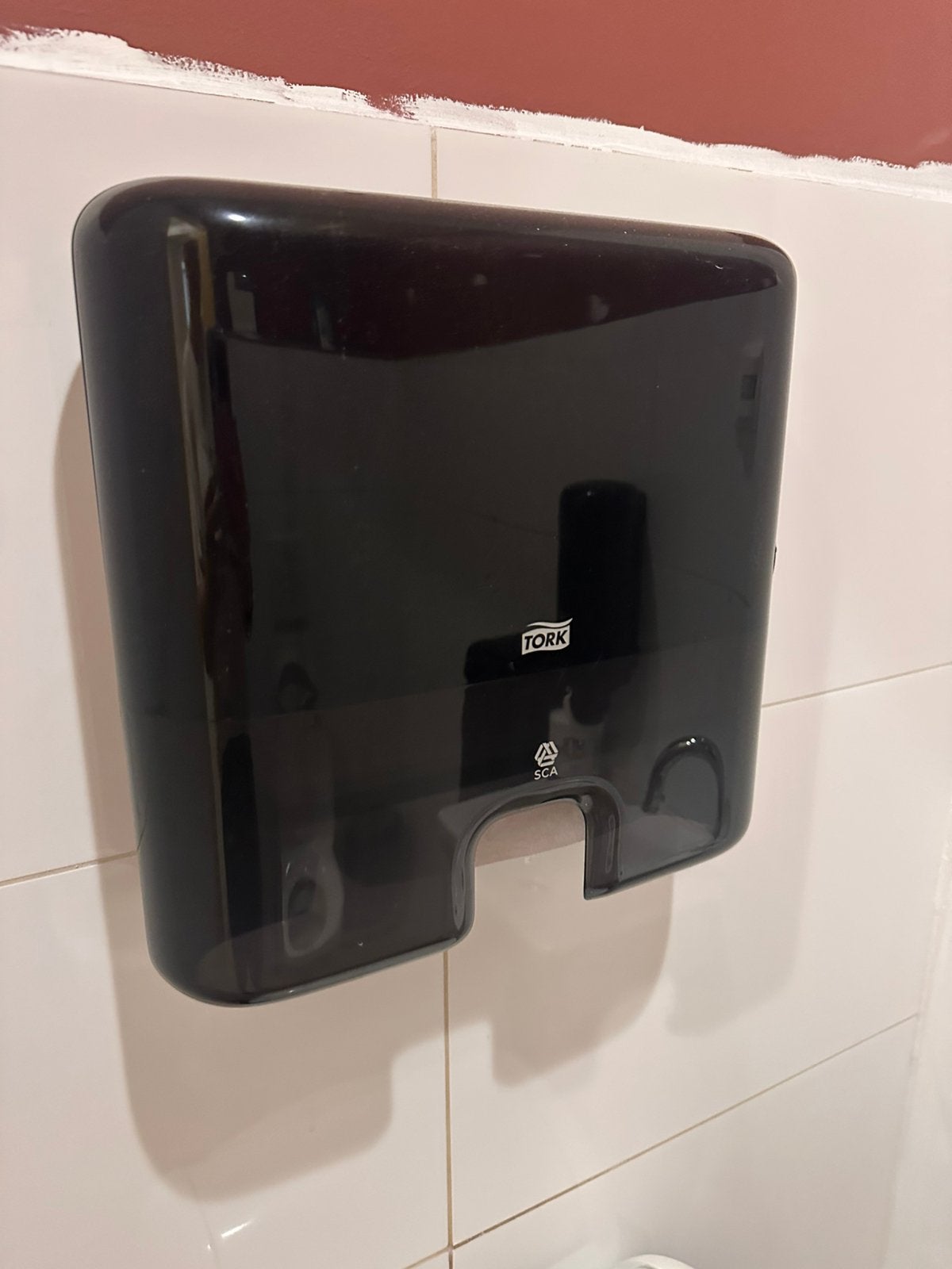 Te koop: 2x Tork Mini handdoekdispensers zwart (H3), Ophalen of Verzenden