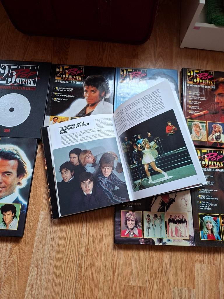 25 Jaar Popmuziek Boeken Collectie, Boeken, Ophalen of Verzenden, Zo goed als nieuw