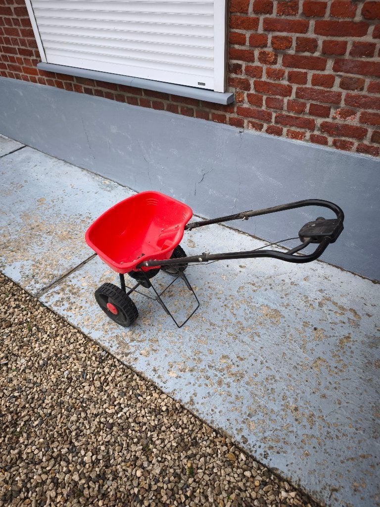 Handstrooier, Ophalen