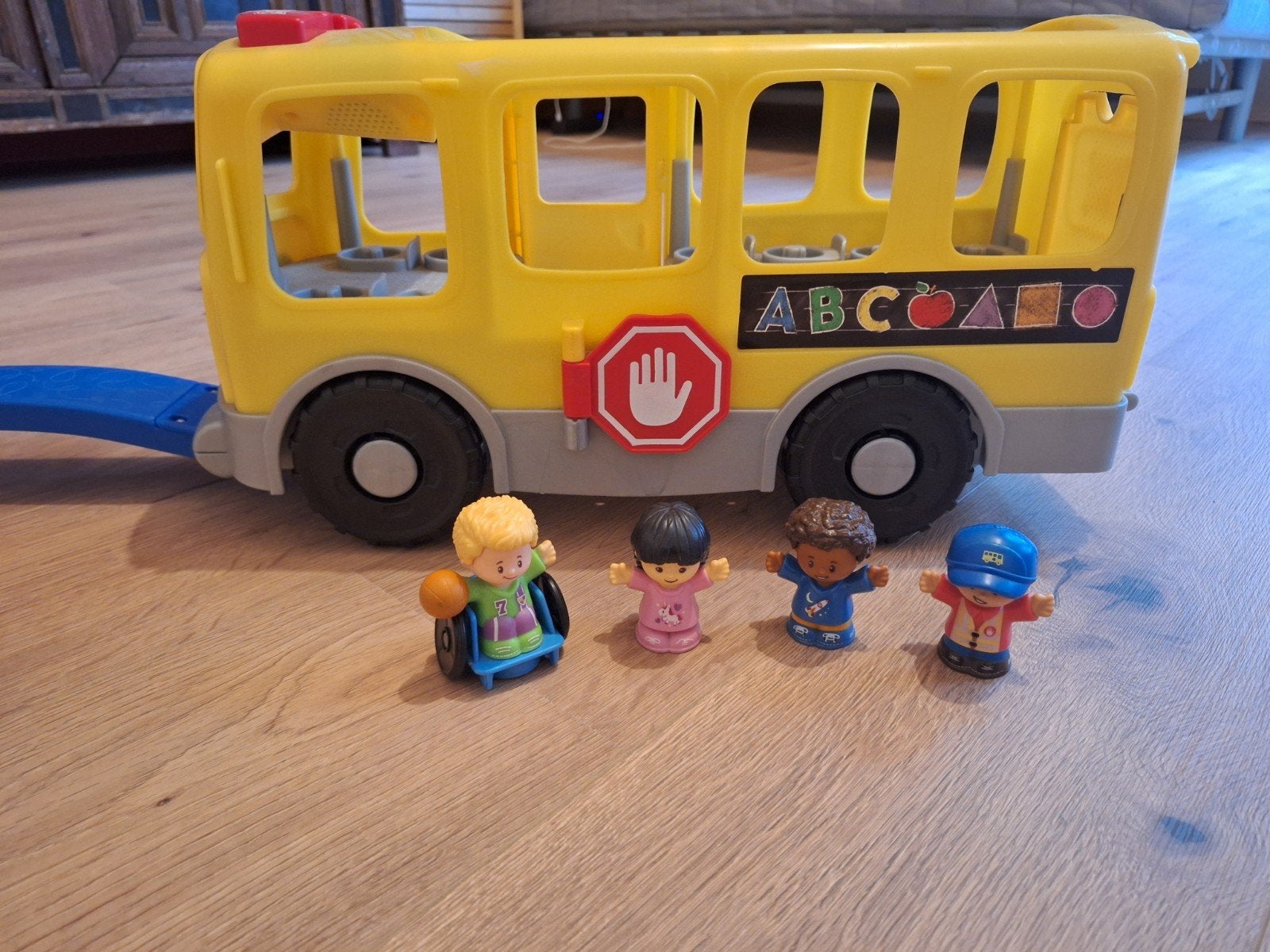 Fisher-Price Little People Schoolbus met figuren, Ophalen, Gebruikt