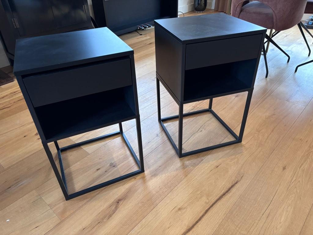 2x IKEA VIKHAMMER nachtkastjes zwart – met lade, Ophalen, Gebruikt, Minder dan 45 cm, Metaal of Aluminium