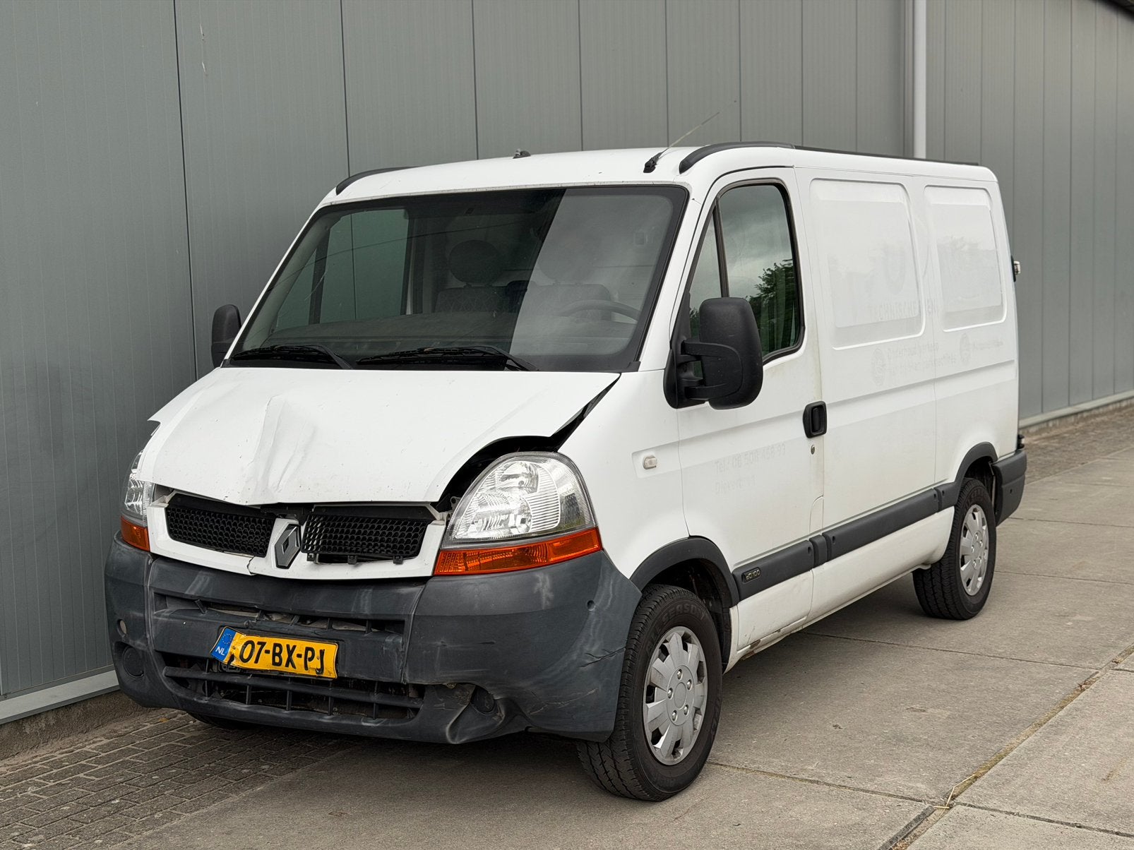 SCHADE Renault Master T33 2.5 DCI L1h1 100 2006, Voorwielaandrijving, Stof, Zwart, 4 cilinders