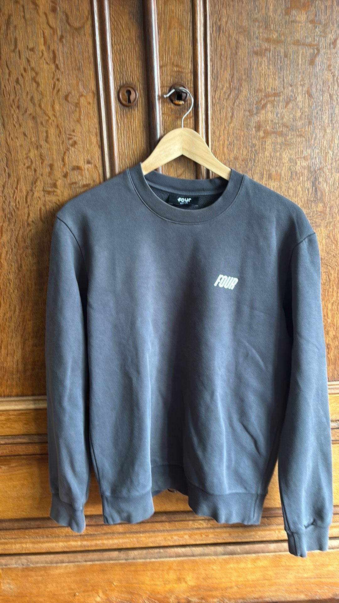 Trui en broek Four Amsterdam maat M, Kleding | Heren, Ophalen of Verzenden, Gedragen, Maat 48/50 (M), Grijs