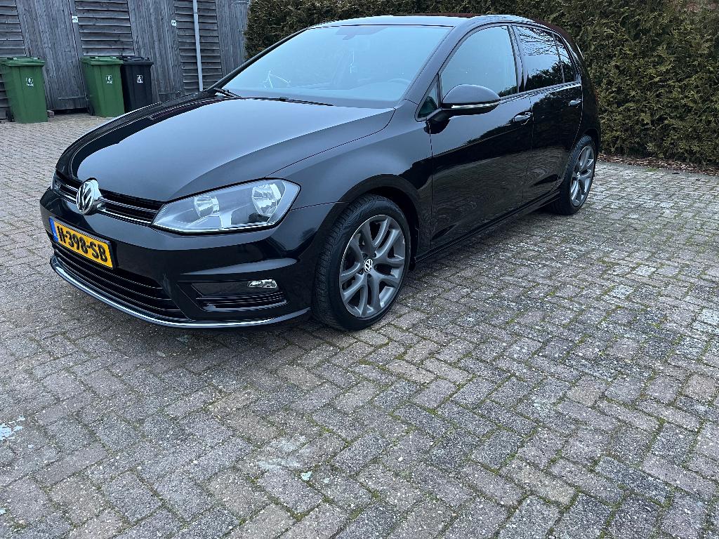 Volkswagen Golf 7 1.2 TSI R-Line, Auto's, Volkswagen, Voorwielaandrijving, 4 cilinders, 610 kg, Zwart