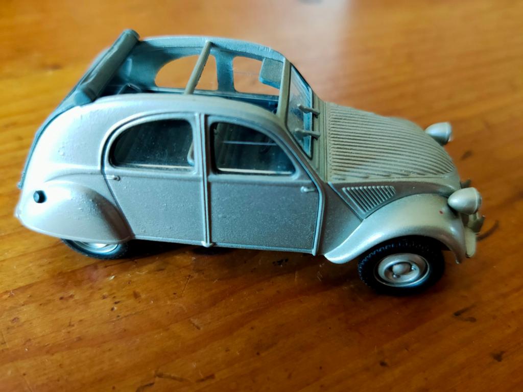Citroën 2CV 1949 1:43 Universal Hobbies nr79, Hobby en Vrije tijd, Modelauto's | 1:43, Ophalen of Verzenden, Gebruikt, Auto, Universal Hobbies