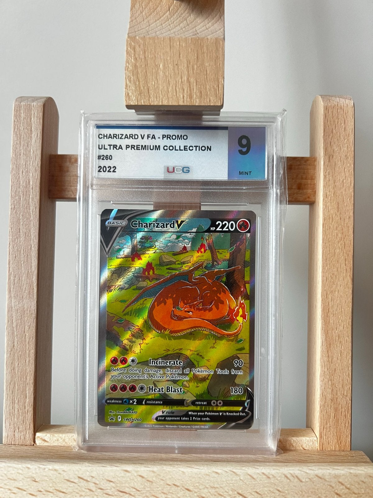 Charizard V FA - Promo Ultra Premium Collection #260 UCG 9, Ophalen of Verzenden, Zo goed als nieuw, Losse kaart, Foil