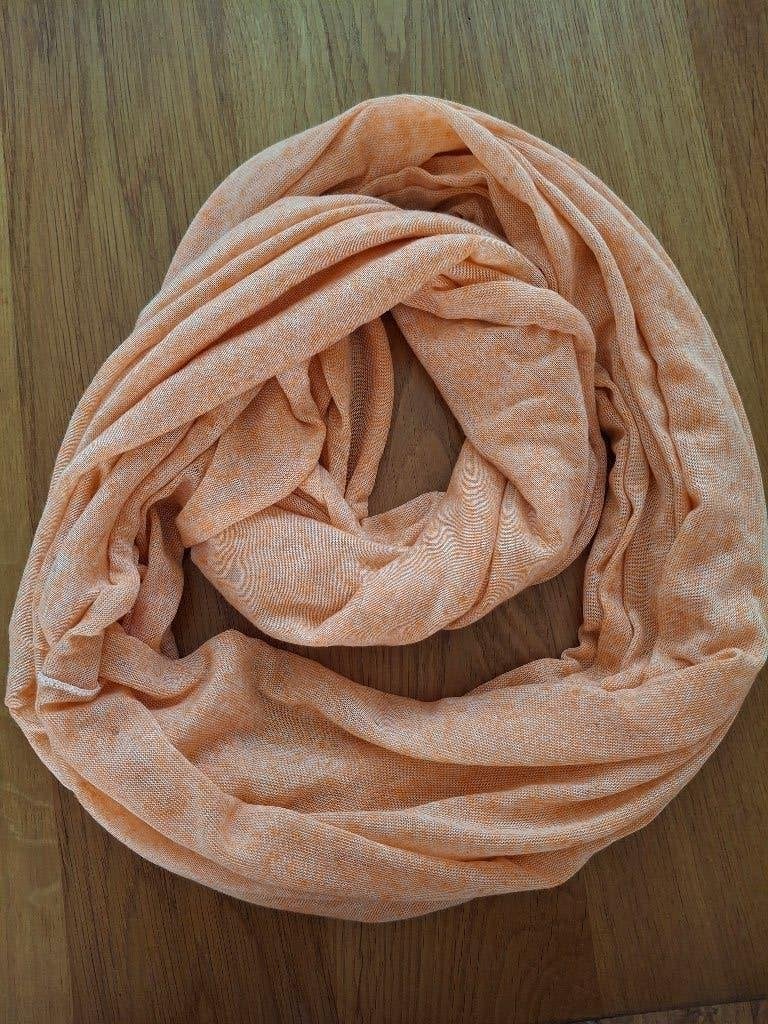 Sjaal - pastel perzikkleur, Ophalen of Verzenden, Gedragen, Maat 38/40 (M), Sjaal
