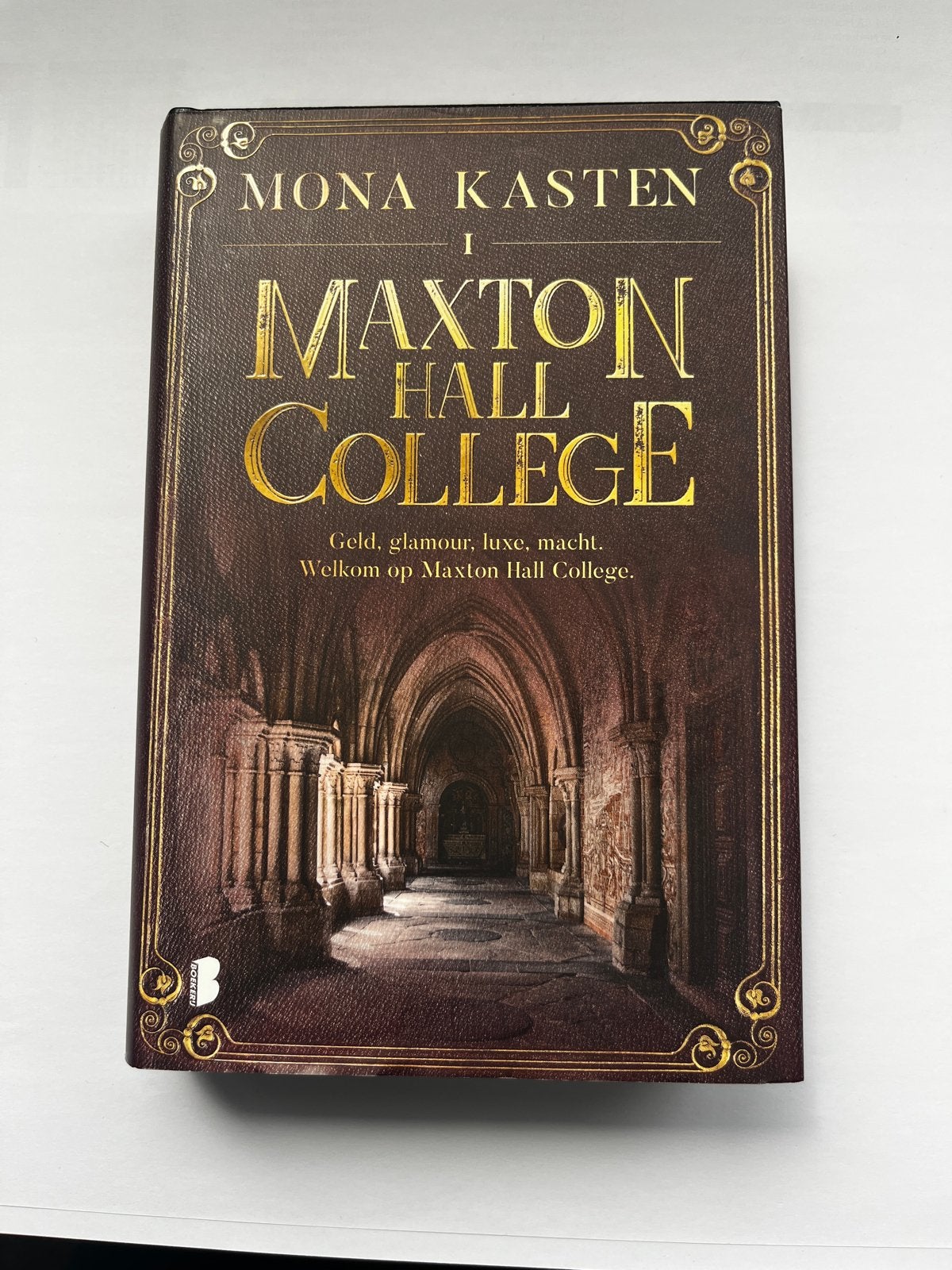 Maxton Hall College - Mona Kasten (Boek), Boeken, Ophalen of Verzenden, Zo goed als nieuw, Europa overig
