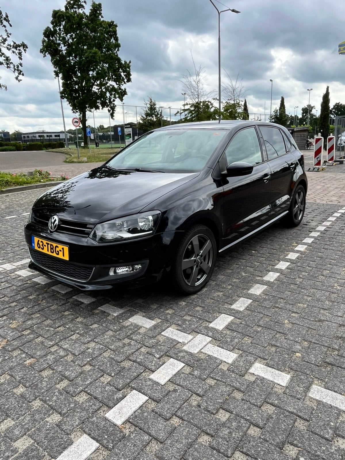 Volkswagen Polo 1.2 TSI 77KW 2012 Zwart, Auto's, Volkswagen, Voorwielaandrijving, 40 €/maand, Zwart, Zwart