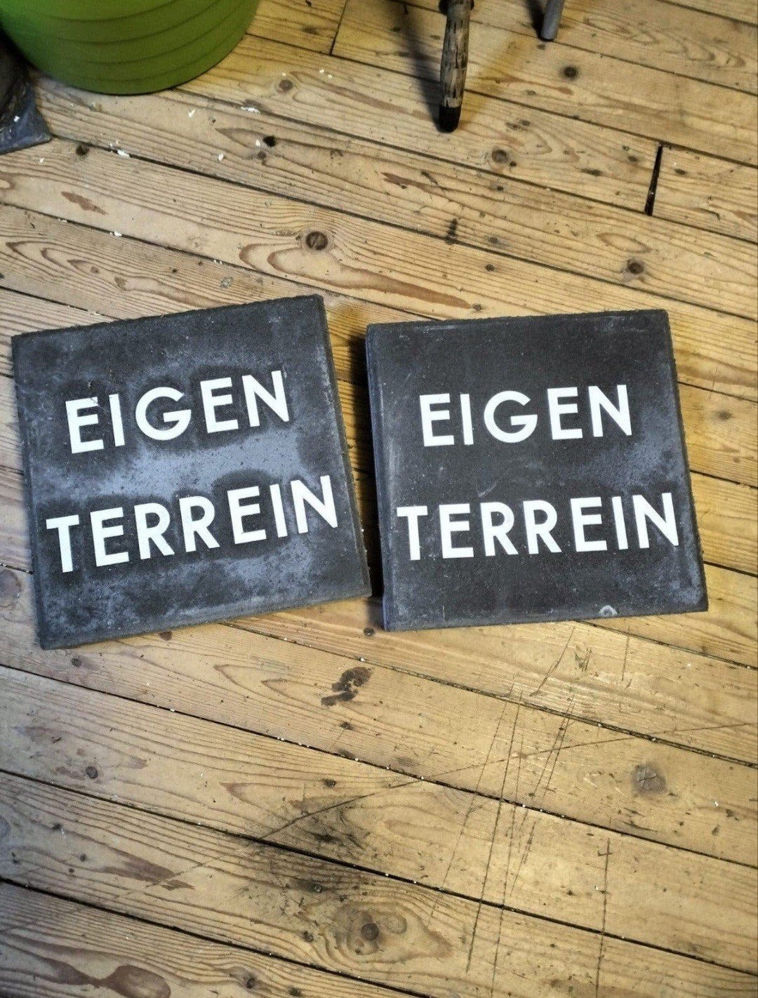 Twee Stoeptegels 'Eigen Terrein', Ophalen, Nieuw, Minder dan 5 m², Overige typen