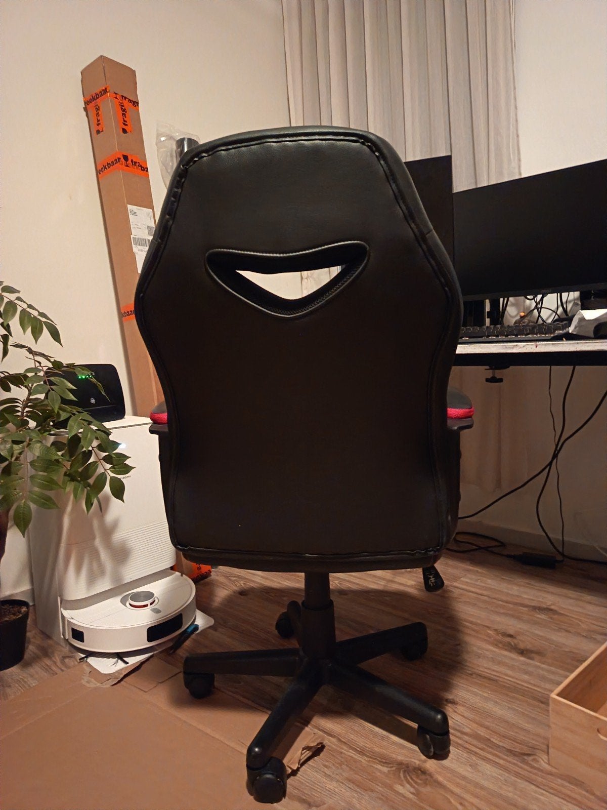 Foto 3 van Gaming Bureaustoel Zwart/Rood - Zo goed als nieuw