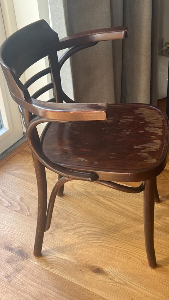 1 vintage thonet stoel met armleuning- donkerbruin, Ophalen