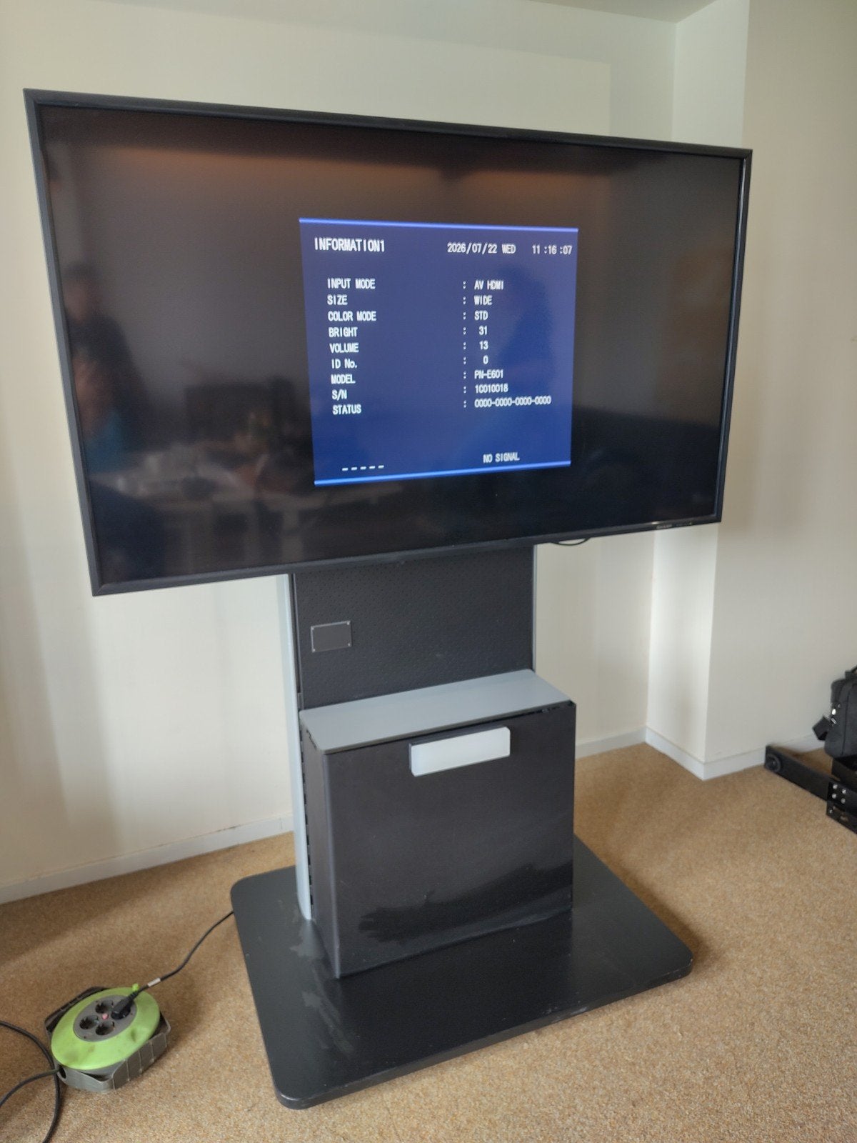 Sharp LCD monitor 60 inch, Ophalen, Gebruikt