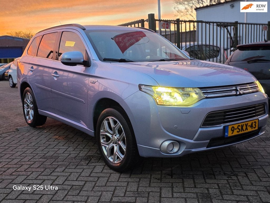 Mitsubishi Outlander 2.0 PHEV Instyle+ 2e eigenaar Automaat, 4 cilinders, Blauw, Vierwielaandrijving, Hybride Elektrisch/Benzine
