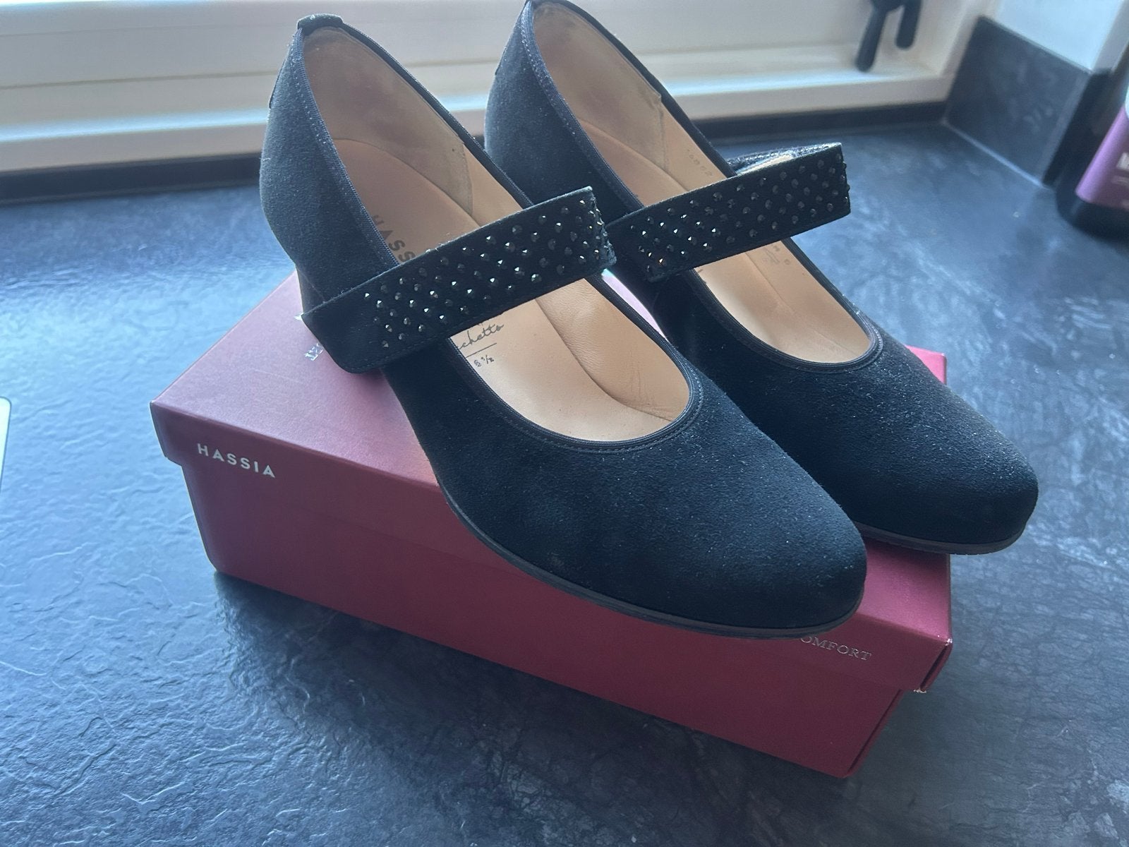 Hassia Zwarte Suède Pumps, Ophalen of Verzenden, Zo goed als nieuw, Zwart, Pumps