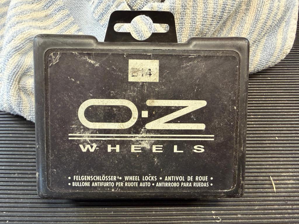 Wielsloten set - OZ BMW slotbouten, Auto-onderdelen, Ophalen of Verzenden, Gebruikt, Universele onderdelen